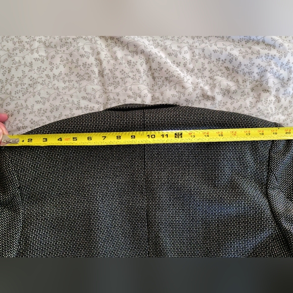 Suave French YSL 100% wool Blazer, size 44R. - Picture 10 of 11